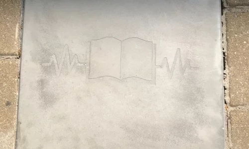 Nowoczesne oznakowanie przestrzeni miejskiej w Biłgoraju – nowe elementy małej architektury 